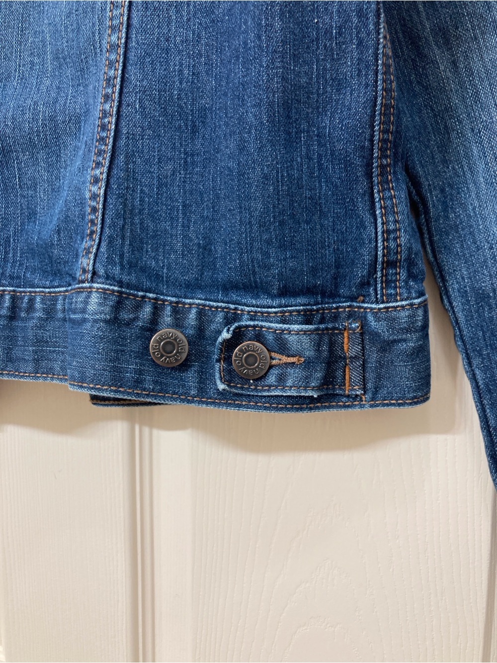Old Navy Women’s Blue Dark Wash Jean Jacket Size Medium Trucker Classic Denim - Picture 5 of 7